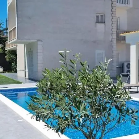 Oleander With Pool And Sauna * ポドストラナ