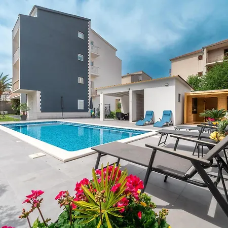 Oleander With Pool And Sauna *