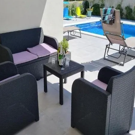 Daire Oleander With Pool And Sauna Podstrana