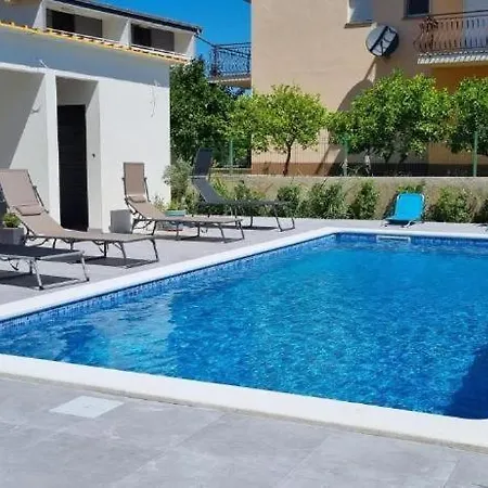 Oleander With Pool And Sauna Podstrana
