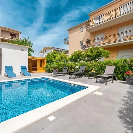 Daire Oleander With Pool And Sauna Podstrana